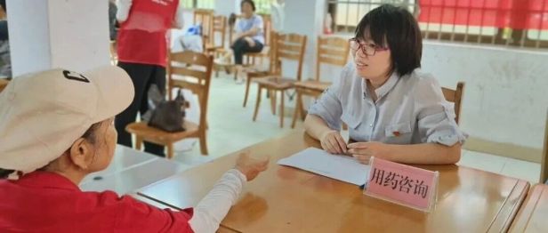 【为民办实事】用药问题“面对面”解答！药师团队进社区守护银龄用药安全