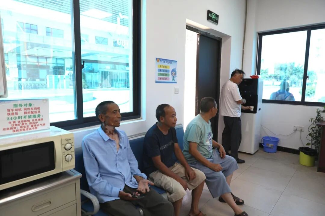 清凉度夏 用心守护——金堂县第一人民医院多举措开展防暑降温便民服务