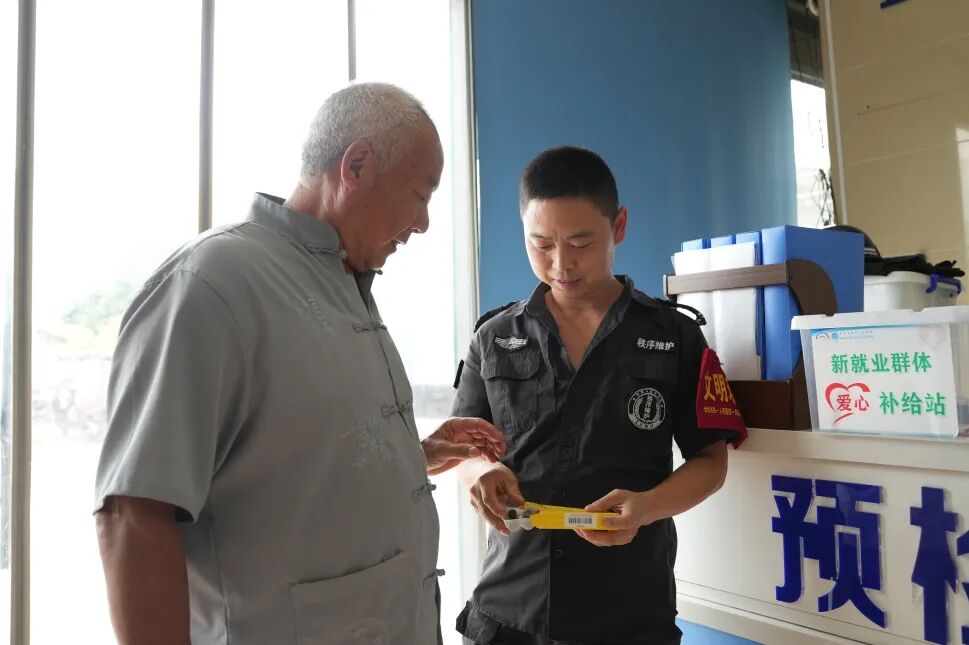 清凉度夏 用心守护——金堂县第一人民医院多举措开展防暑降温便民服务
