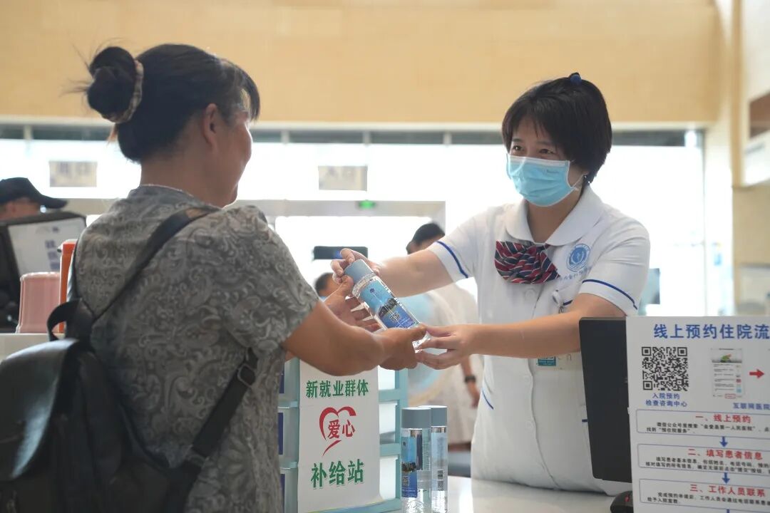 清凉度夏 用心守护——金堂县第一人民医院多举措开展防暑降温便民服务
