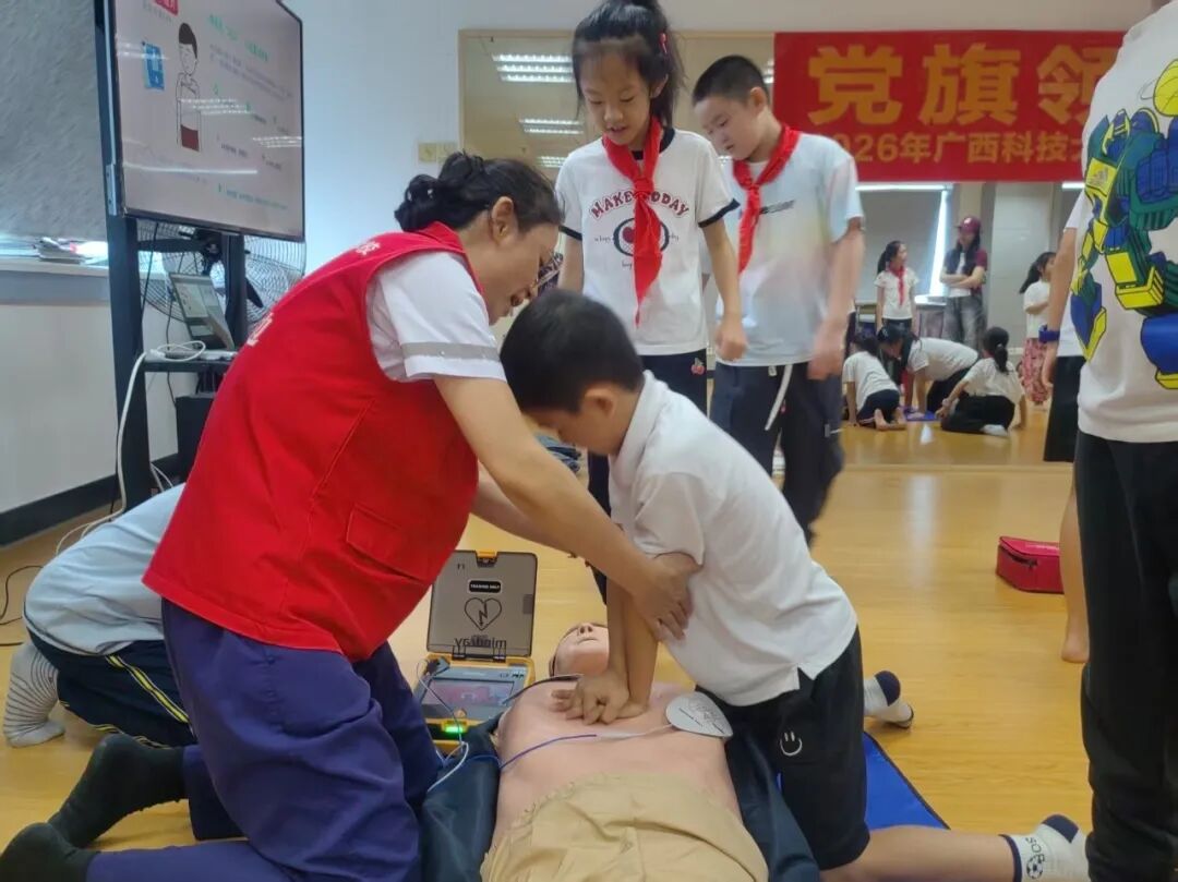 【医院文化建设】我院2026年首期“医脉相承续新篇,暑护全龄少年行”暑期研学营走进中国建设银行柳州分行