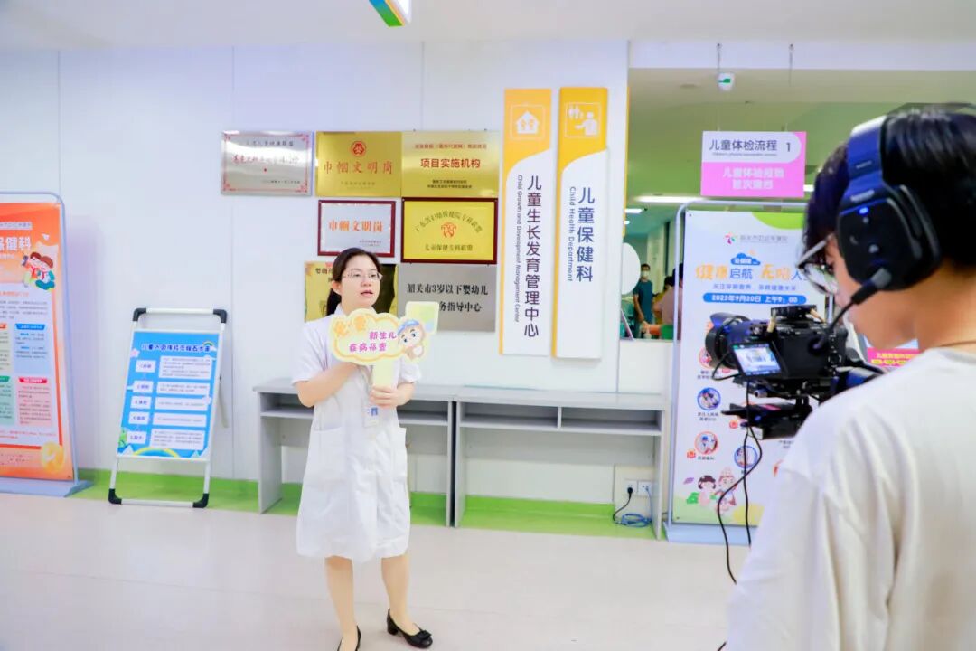 双肩挑使命，一颗心护童→