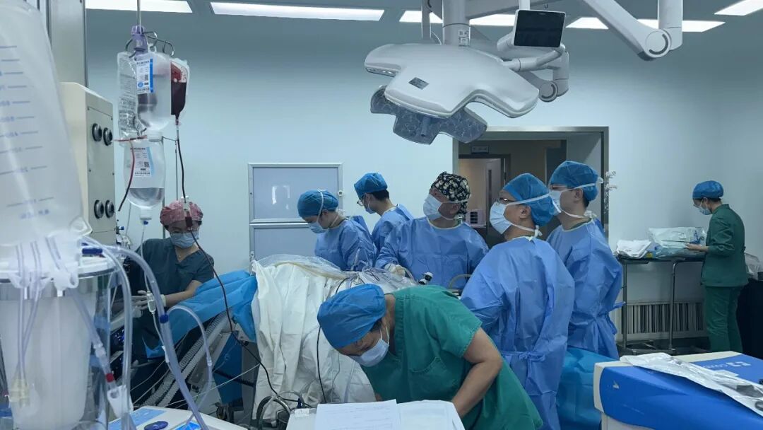 复杂病症不用奔波!总院专家驻院帮扶,二医院完成首例高难度腹腔镜手术