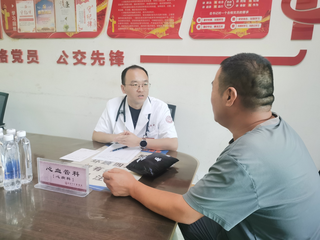 岐黄仁术进车队,公交职工有“医”靠——西安市中医医院为公交驾驶员把脉健康