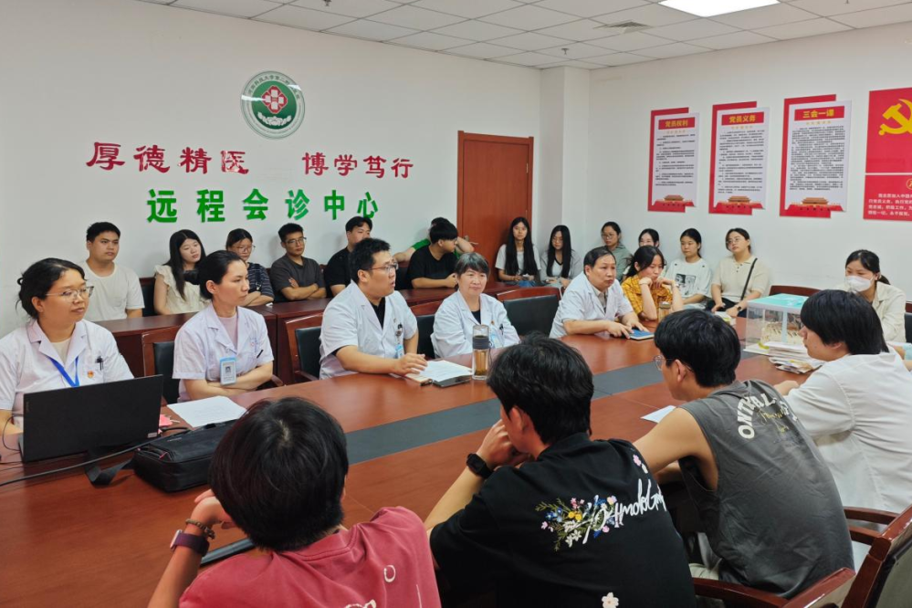 披荆斩棘，感恩有你——河科大二附院举行2024级助理全科医生培训学员结业师生座谈会