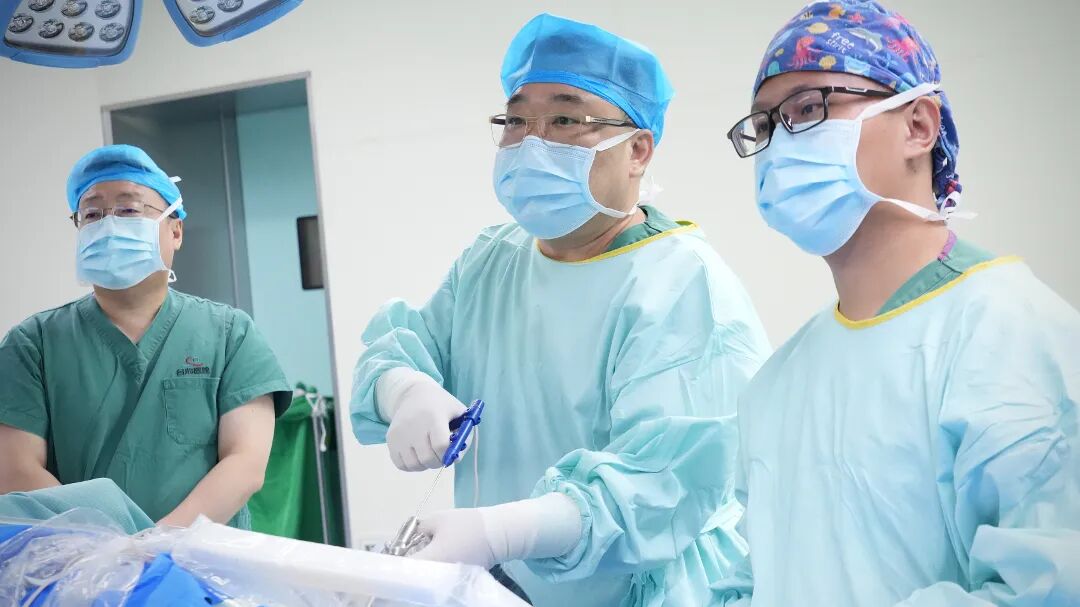 站不得、走不远？67 岁阿姨腰椎间盘突出苦不堪言，台心医院吴建斌教授微创内镜精准「解压」