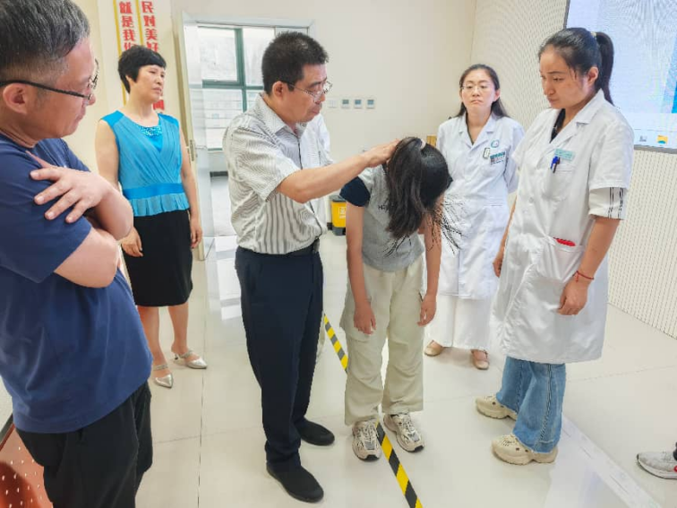 我院运动医学科开展脊柱侧弯疑难病例研讨活动