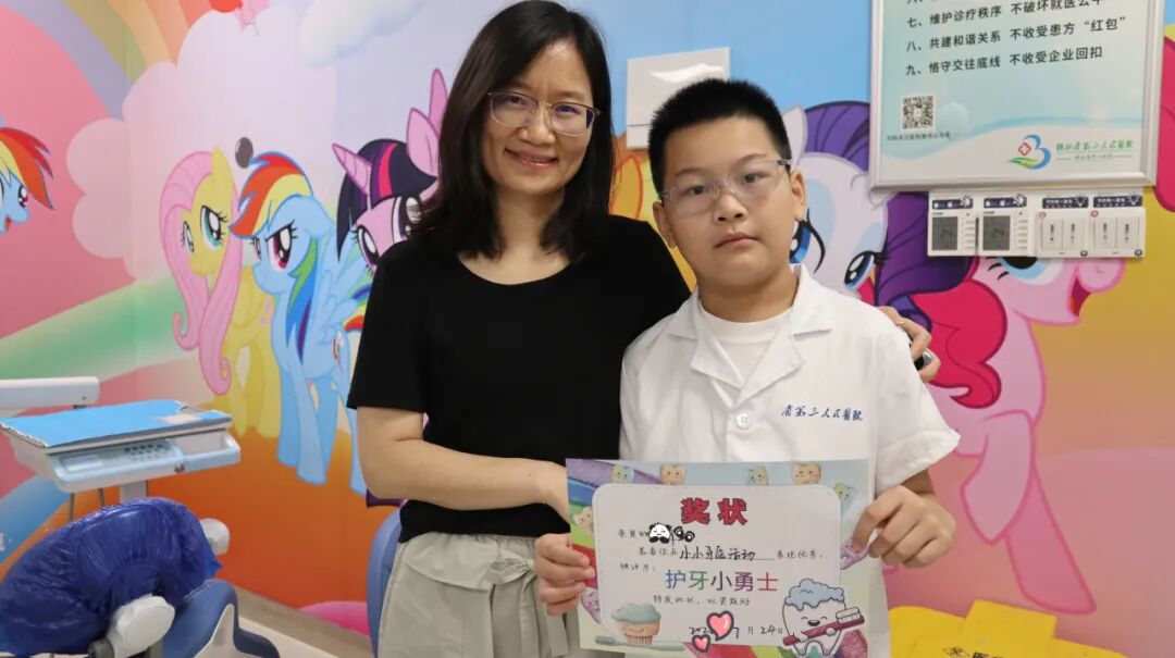 萌娃变身小小牙医｜沉浸式探秘口腔世界，守护灿烂童真笑容