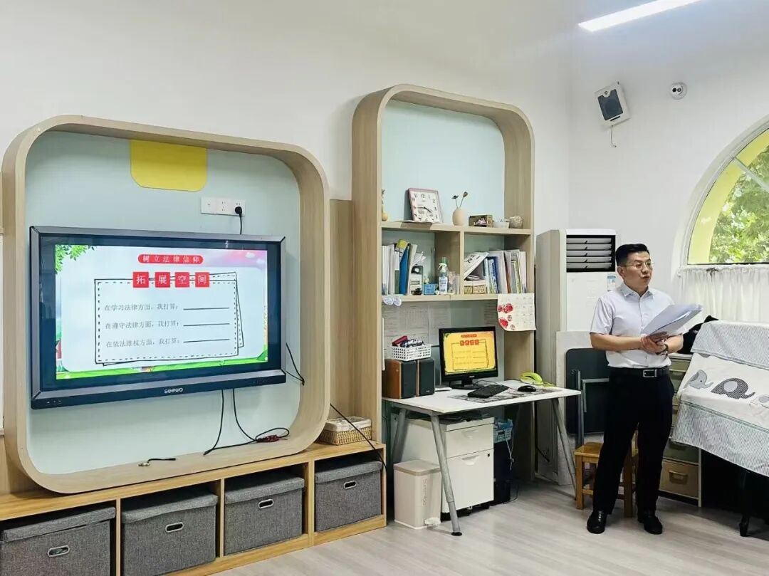 法治伴成长!淮安市一院爱心暑托班开设法治课堂,筑牢青少年法治根基