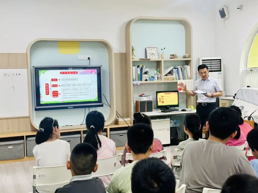 法治伴成长!淮安市一院爱心暑托班开设法治课堂,筑牢青少年法治根基