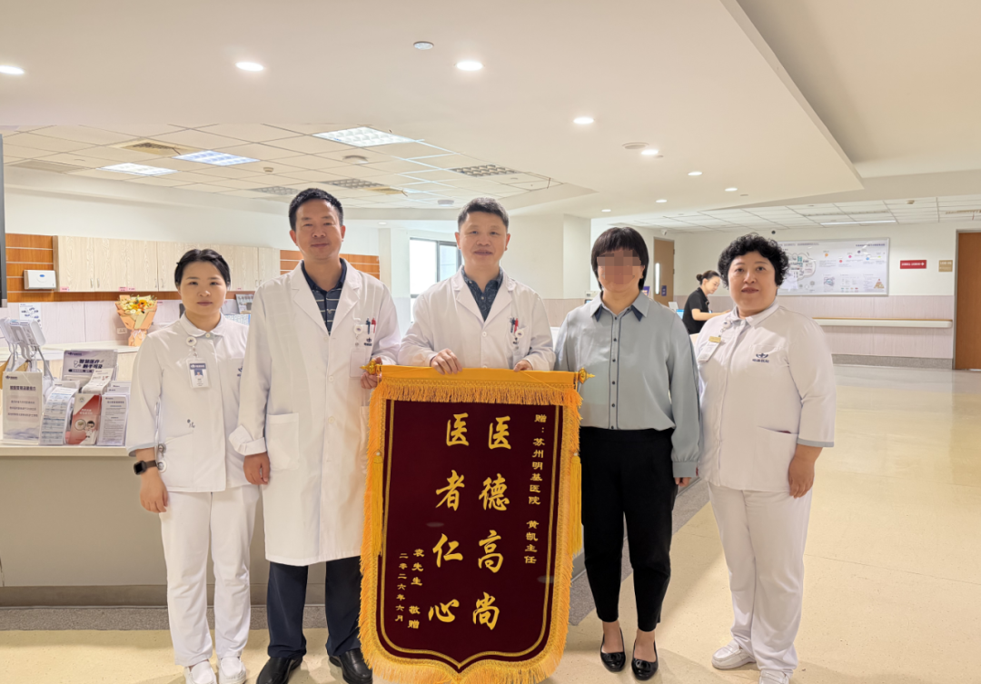 反复腹痛别硬扛!这种少见肿瘤一旦破裂麻烦更大,多学科联手为“白肺”患者闯过手术难关