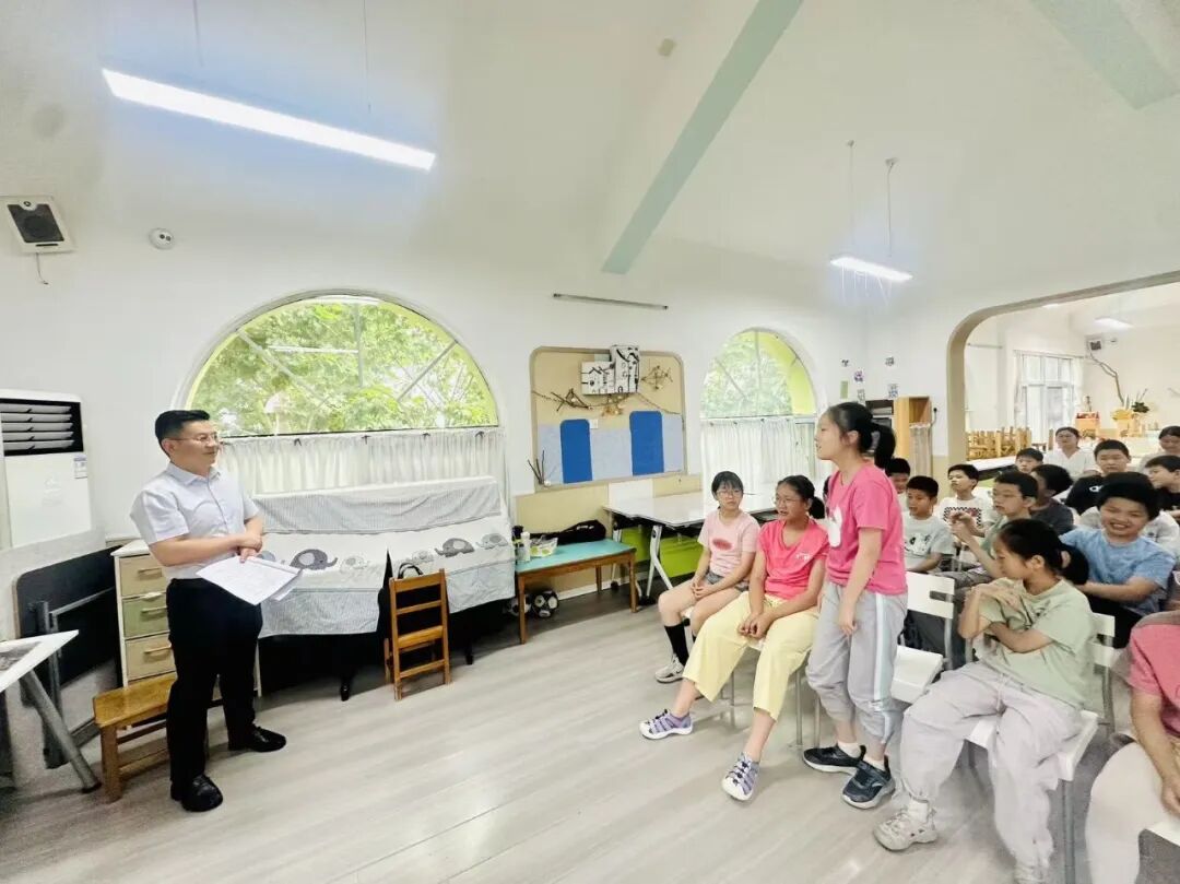 法治伴成长!淮安市一院爱心暑托班开设法治课堂,筑牢青少年法治根基