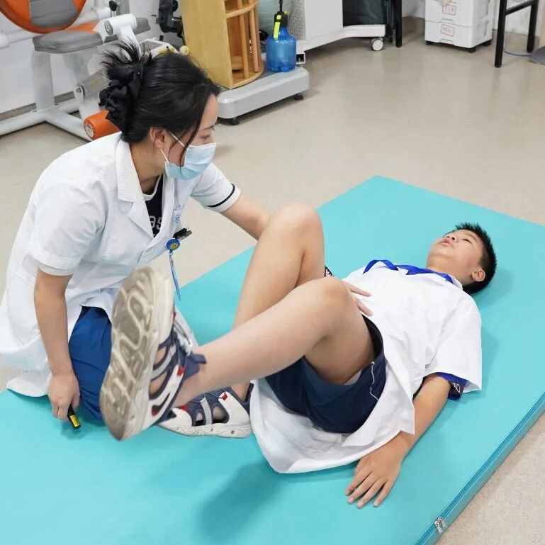 萌娃变身小医生!新希望 × 四川蓝生脑科医院“小医生”研学活动圆满收官