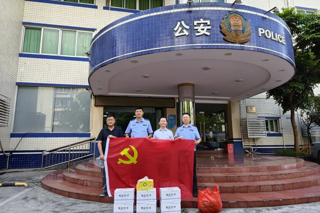 情暖八一,致敬守护者——金堂县第一人民医院党委开展拥军慰问走访活动