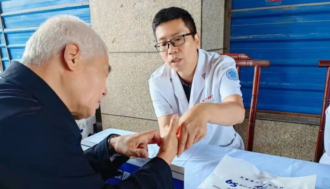 【喜报】省级金奖!“银发族的健康翻译官”志愿服务项目再获殊荣