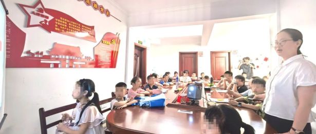 别把“好动”当顽皮！我院阳逻院区儿童康复科团队进社区带家长“看懂”孩子的大脑