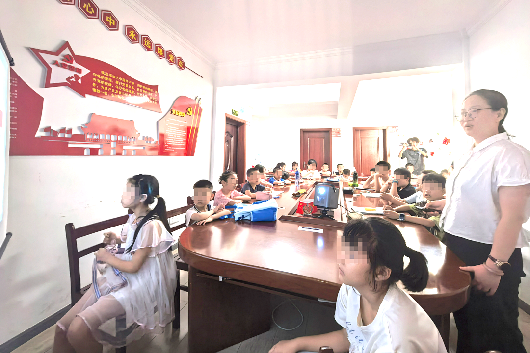 别把“好动”当顽皮！我院阳逻院区儿童康复科团队进社区带家长“看懂”孩子的大脑