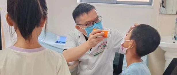 暑期守护成长，医路“童”行护健康 | 二附院开展儿童免费义诊活动