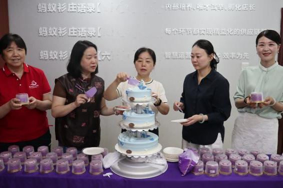 解职工后顾之忧，筑多彩暑期时光——湖北省第三人民医院2026年职工子女暑期爱心托管班结业仪式圆满举行