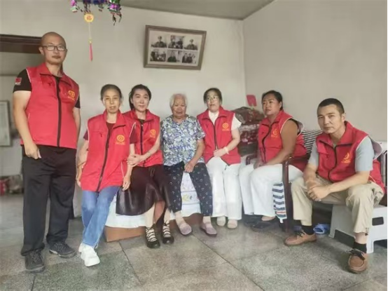 情暖八一守初心 温情慰问抗战老兵遗属侯庆印老人