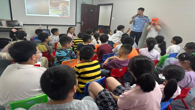 解职工后顾之忧，筑多彩暑期时光——湖北省第三人民医院2026年职工子女暑期爱心托管班结业仪式圆满举行