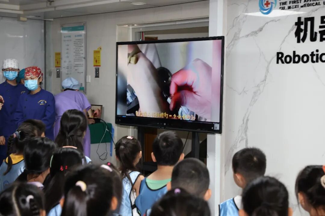 萌娃变身一日“小医生” | 2026年职工子女暑假医院体验日活动圆满完成