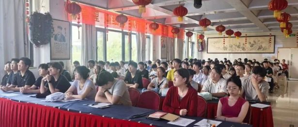 德技并举！我院道德大讲堂聚焦颈腰椎与股骨头坏死，实习生收实战宝典