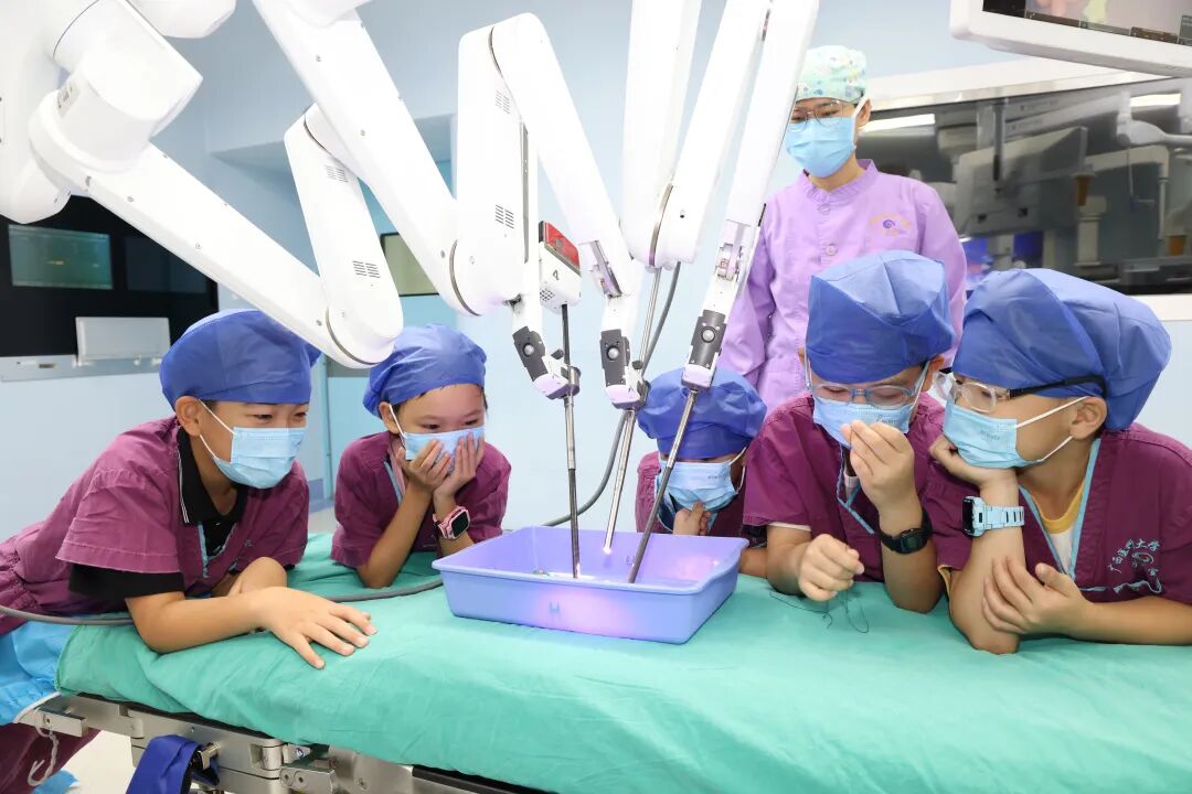 萌娃变身一日“小医生” | 2026年职工子女暑假医院体验日活动圆满完成