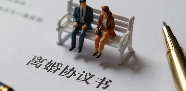 求子迷雾:精英丈夫被迫离异,二婚依旧求子无门