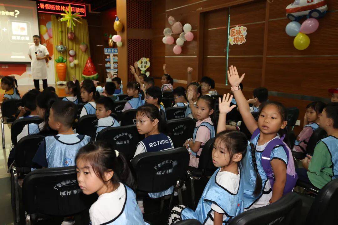 萌娃变身一日“小医生” | 2026年职工子女暑假医院体验日活动圆满完成