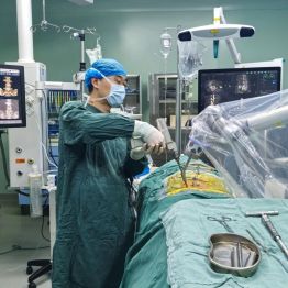 智能微创再突破！淮安市一院骨科团队在省级骨科年会分享机器人腰椎镜下融合新技术