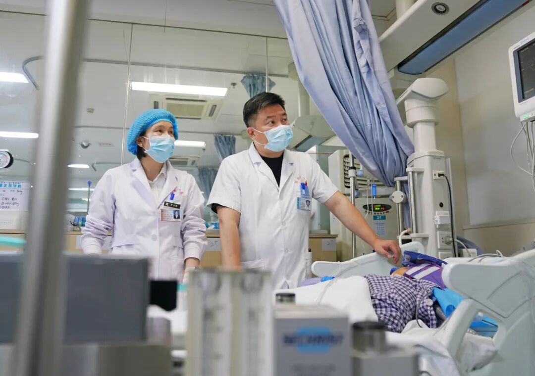 四台ECMO同时运行 守护生命的极限挑战