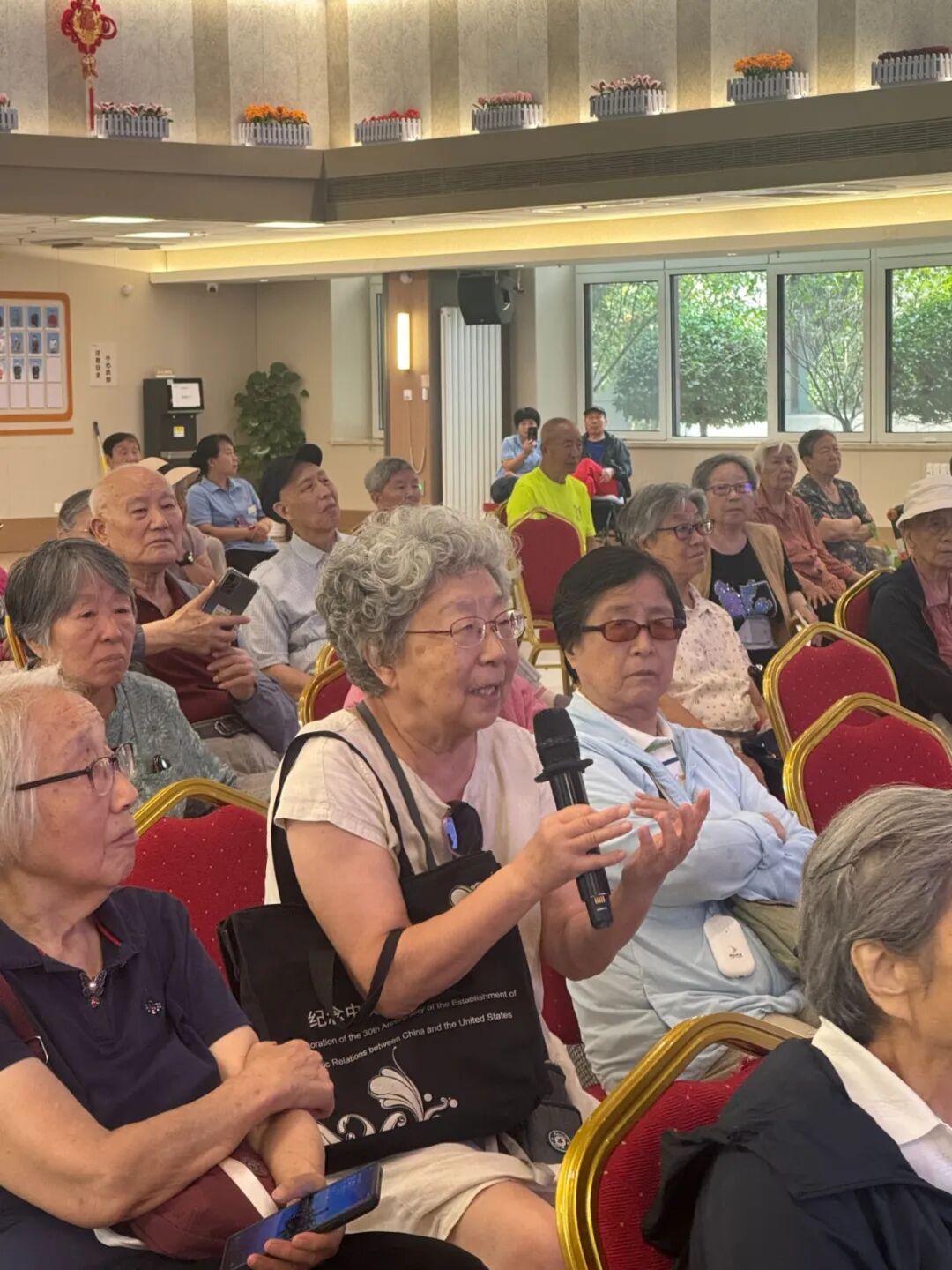 【医养康结合】护银发光明 乐享清晰晚年|燕达医院张仲臣主任走进金色年华养老中心开展眼科健康讲座