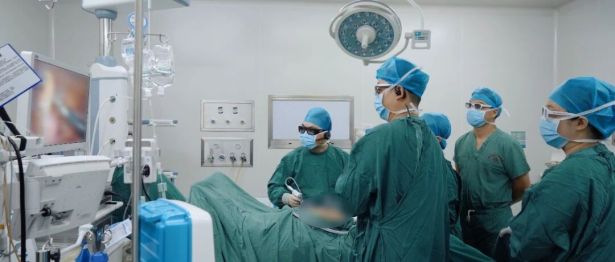 支医手记丨70岁老人检出300枚息肉！我院帮扶专家在黔东南完成罕见遗传性肠癌根治术