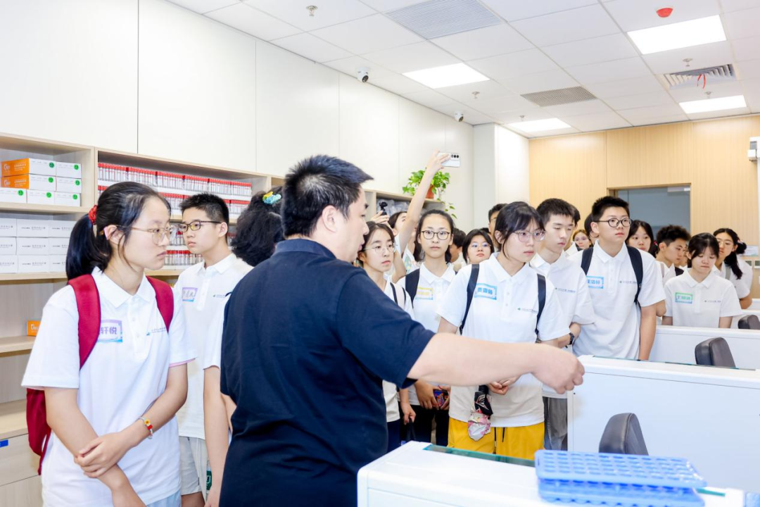 七秩启程·医“探”究竟丨西安交大一附院第二届“未来医学家探索营”暑期研学活动圆满收官!