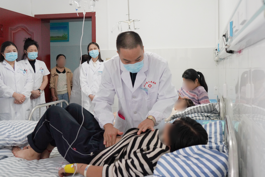 支医手记丨1岁婴儿食道卡币、中年酗酒男子消化道大出血……看顺德这位消化内科专家如何交出支医的“山海答卷”