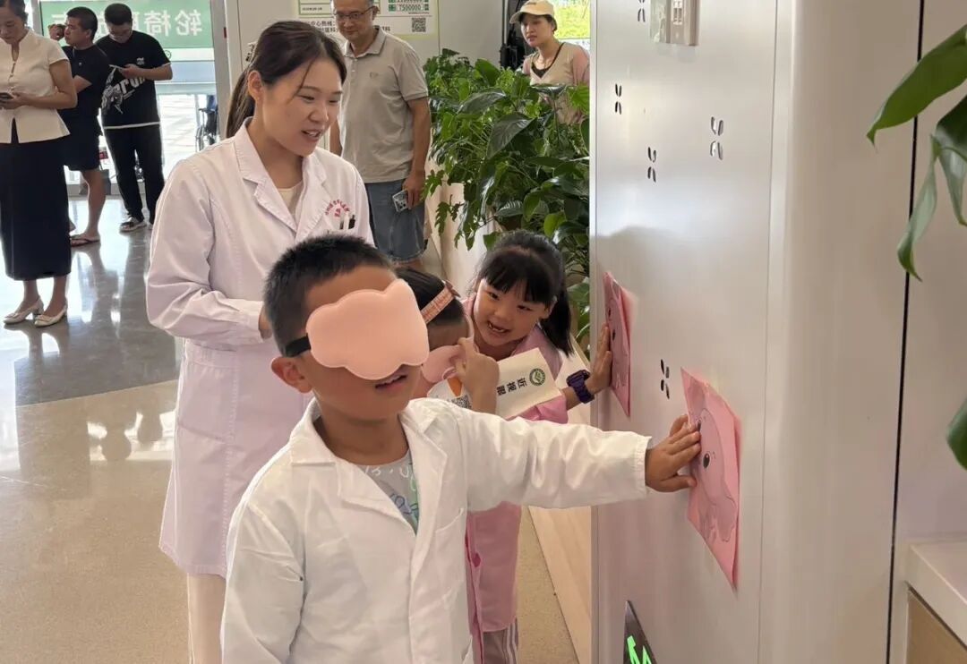 变身小小眼科医生，守护清晰“视”界——我院开展儿童眼科职业体验科普活动