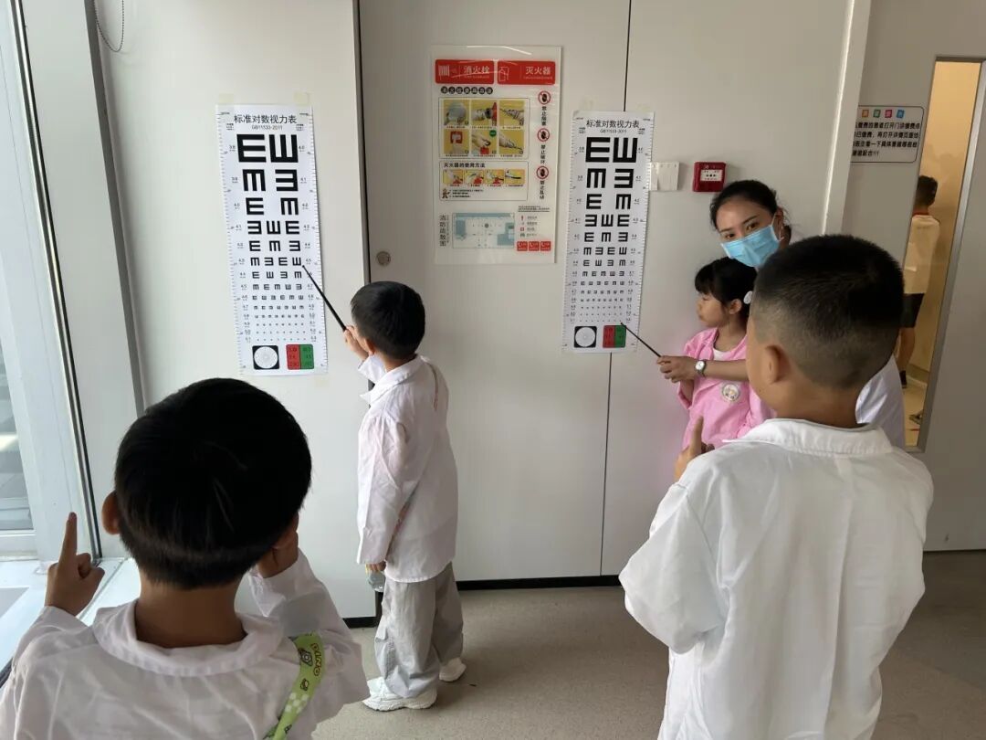 变身小小眼科医生，守护清晰“视”界——我院开展儿童眼科职业体验科普活动