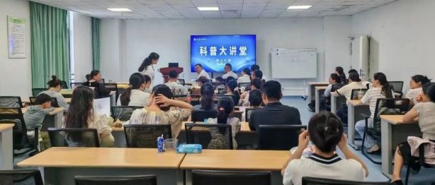 “敏宝”喂养有方，推拿“手”护健康——我院成功开展第十七期科普大讲堂活动