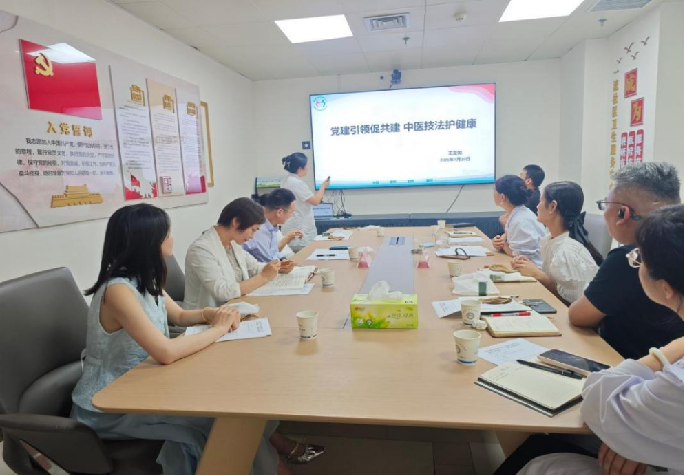 民生路党支部与郑东新区医保中心党支部联合开展“双医结对促提升”主题活动