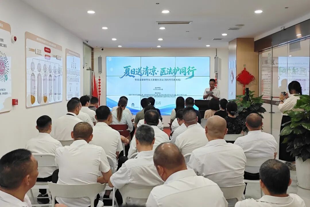 【68周年院庆】38℃的成都街头,我们把健康送到了户外工作者身边