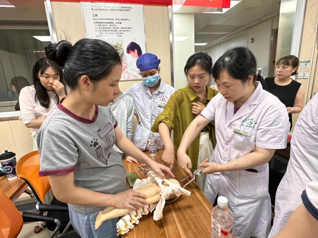 【协作组赋能】孕产康一体化协作组开展危急重症规范化诊疗暨产钳助产学习交流