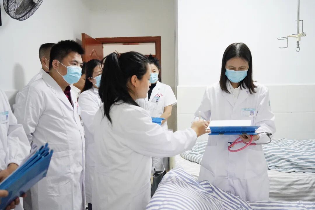 支医手记丨重症患儿救治的“定海神针”——儿科专家李惠红“身心并护”的支医之路