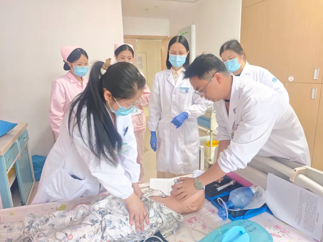 支医手记丨重症患儿救治的“定海神针”——儿科专家李惠红“身心并护”的支医之路