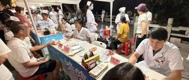 桂林医科大学第一附属医院多支部联合开展中医药夜市义诊活动