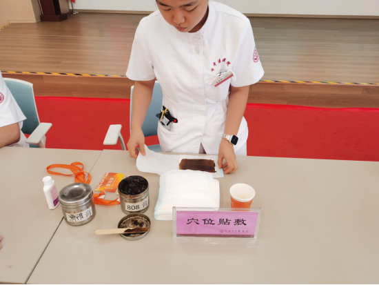 银龄守护·中医有爱——西安市中医医院赴西安康馨园开展公益义诊活动