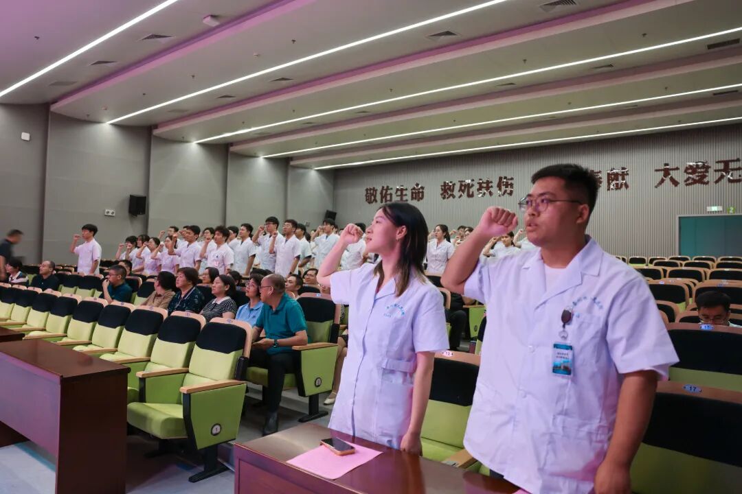 扣好从医“第一粒扣子”标定人生“新坐标”——泰州市人民医院2026年度新员工岗前培训圆满收官