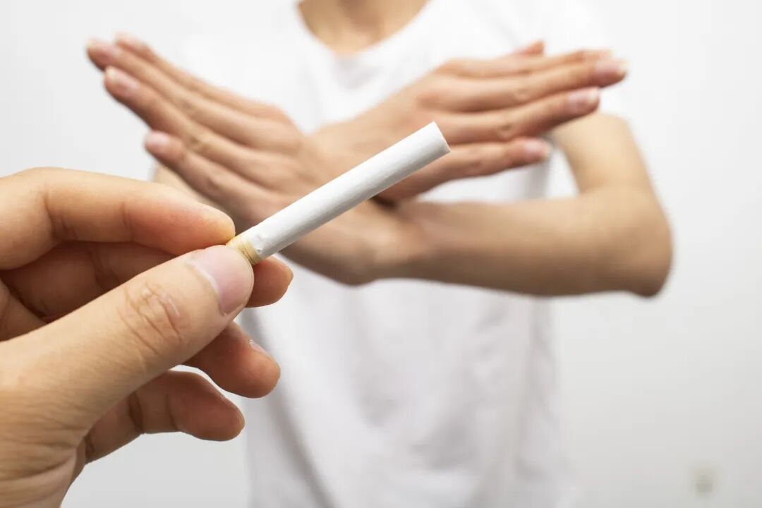 20岁就要面临化疗,肋骨像被啃过的雪糕,两肺全是囊泡……医生痛心:本可避免!