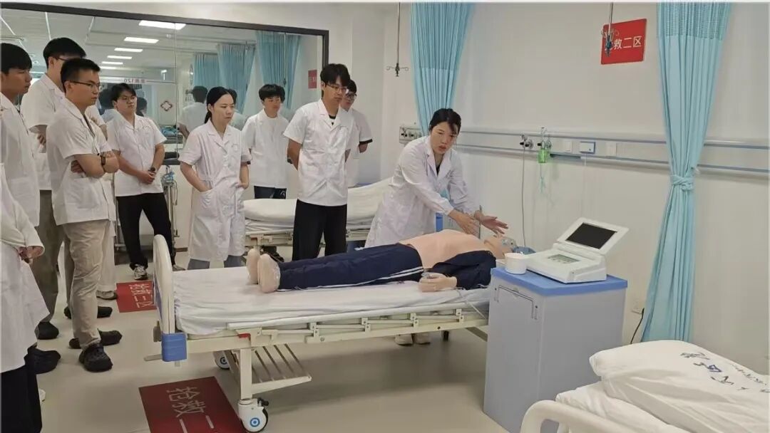 扣好从医“第一粒扣子”标定人生“新坐标”——泰州市人民医院2026年度新员工岗前培训圆满收官