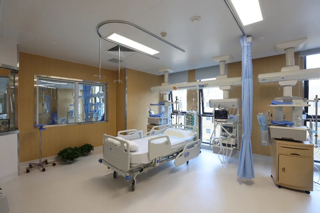 【医路拾光】医者故事选刊(一)| 三年生命接力,他从死神手中抢回一位年轻父亲
